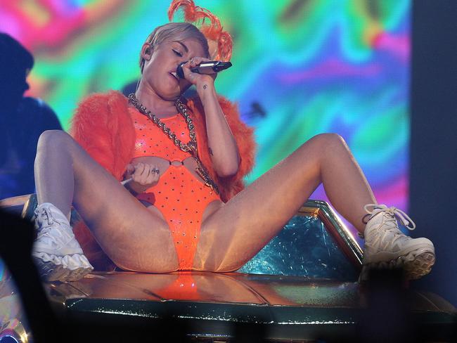 Miley cyrus vag slip Forced japanese sex videos